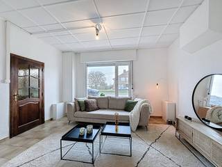 Op een perceel van 160m² vinden we deze opgefriste woning te Knokke-Heist. De is gelegen vlakbij de dorpskern van Westkapelle, openbaar vervoer...