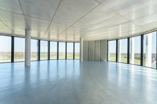 Unieke kantoorruimte van ca. 111m² in het prestigieuze 'Office One' op centrale ligging in Tielt!Vlot bereikbaar, langs de Ruisleedsesteenweg...