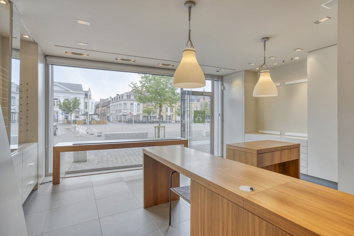 Beautiful commercial property with home for sale on the Grote Markt - photo 3