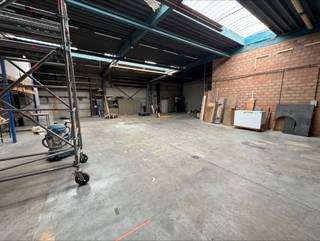 Opslagruimte te huur in Aalst, uitstekend gelegen in het Wijngaardveld. De opslagruimte beschikt over 4-6 meter vrije hoogte,...