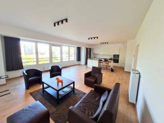 Uitstekend gelegen 2 slaapkamer appartement in het centrum van Aalst. Het appartement is gelegen in een kleinschalig gebouw van 2 appartementen...