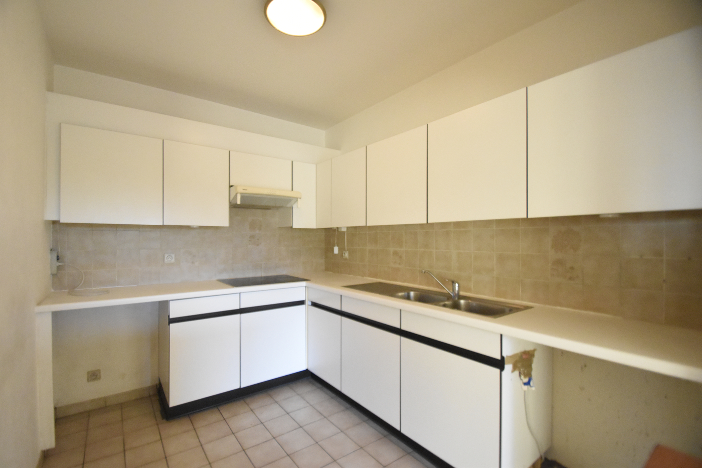 Ruim 3 slaapkamer appartement met garage - foto 4