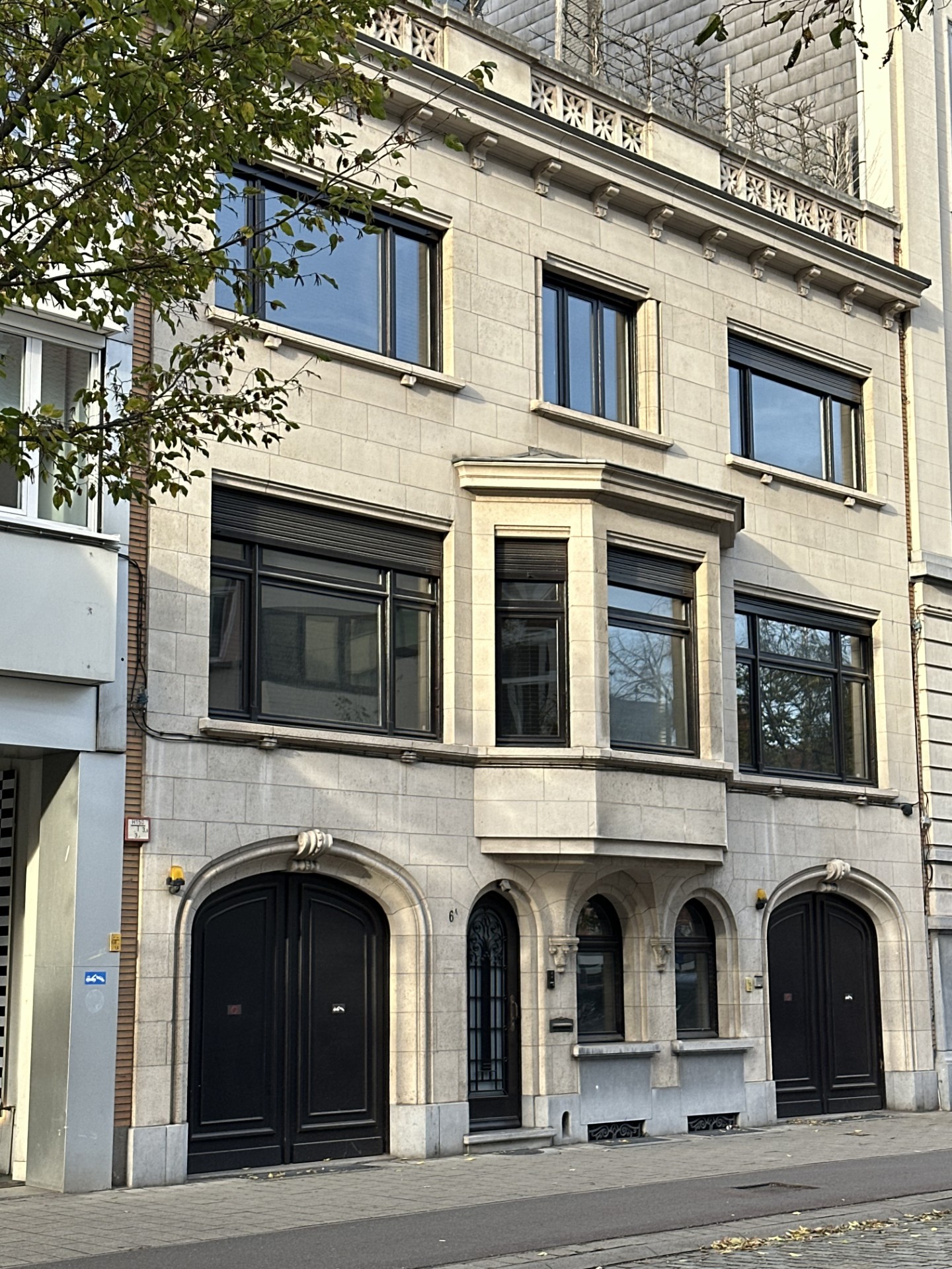 Riante herenwoning met garage voor meerdere wagens - foto 3