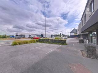 Handelspand te huur, 350m² instapklare winkelruimte met parkeermogelijkheden in Sint-PauwelsOp een gunstige ligging in de Zandstraat 126 te...