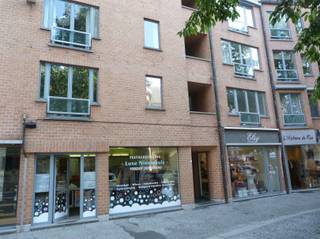 Afgesloten garagebox in ondergrondse verdieping. Toegangelijk vanuit de Breendonkstraat...