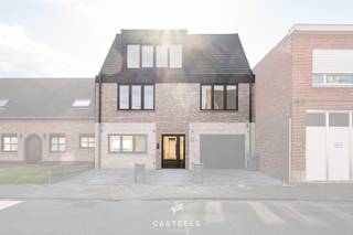 Unieke kans: Ruime duplex van 190 m² met zonnig terras van 30 m²Bent u op zoek naar een moderne, energiezuinige woonst met alle comfort van de...
