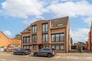 Dit ruime gelijkvloerse appartement is gelegen in het centrum van Lichtaart en maakt deel uit van een kleine, rustige residentie.De indeling is als...