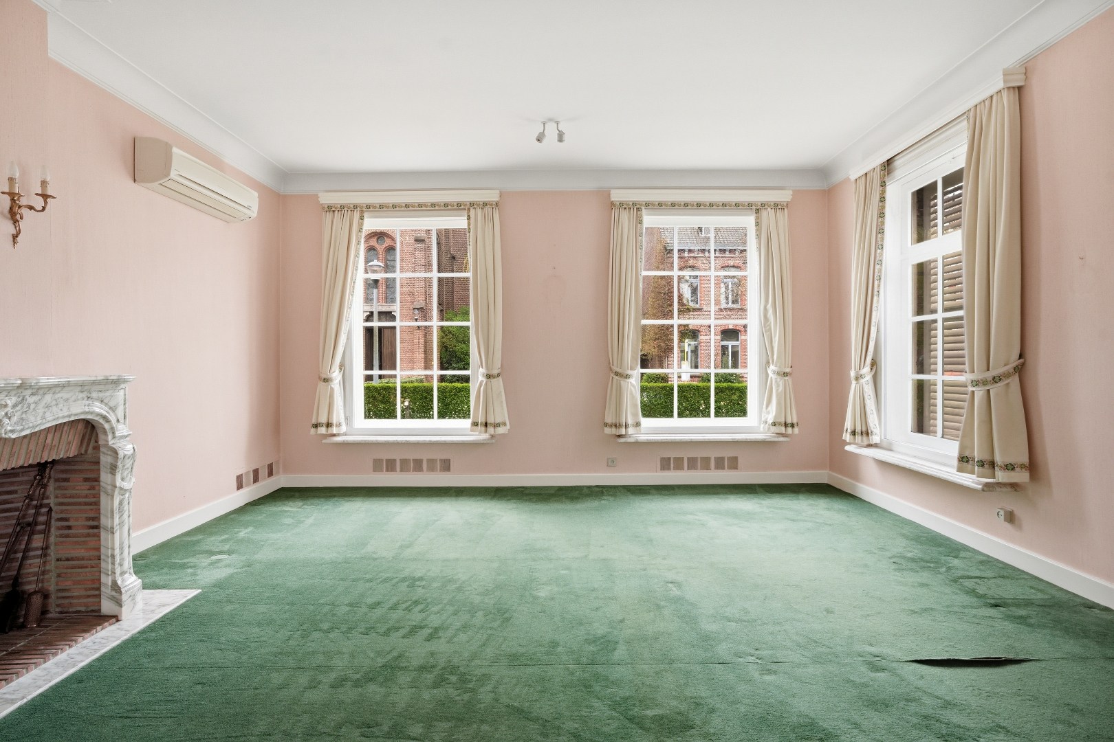 Statige woning te koop in centrum Stasegem, onder de kerktoren op 1000 m² grond, afgewerkt met authentieke en kwaliteitsvolle materialen. - foto 4