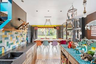 Ruime OB gelegen op een perceel van 2517 m² te Bonheiden.Het gebouw is opgesplitst in een eetgelegenheid en een woongedeelte.Woning met...