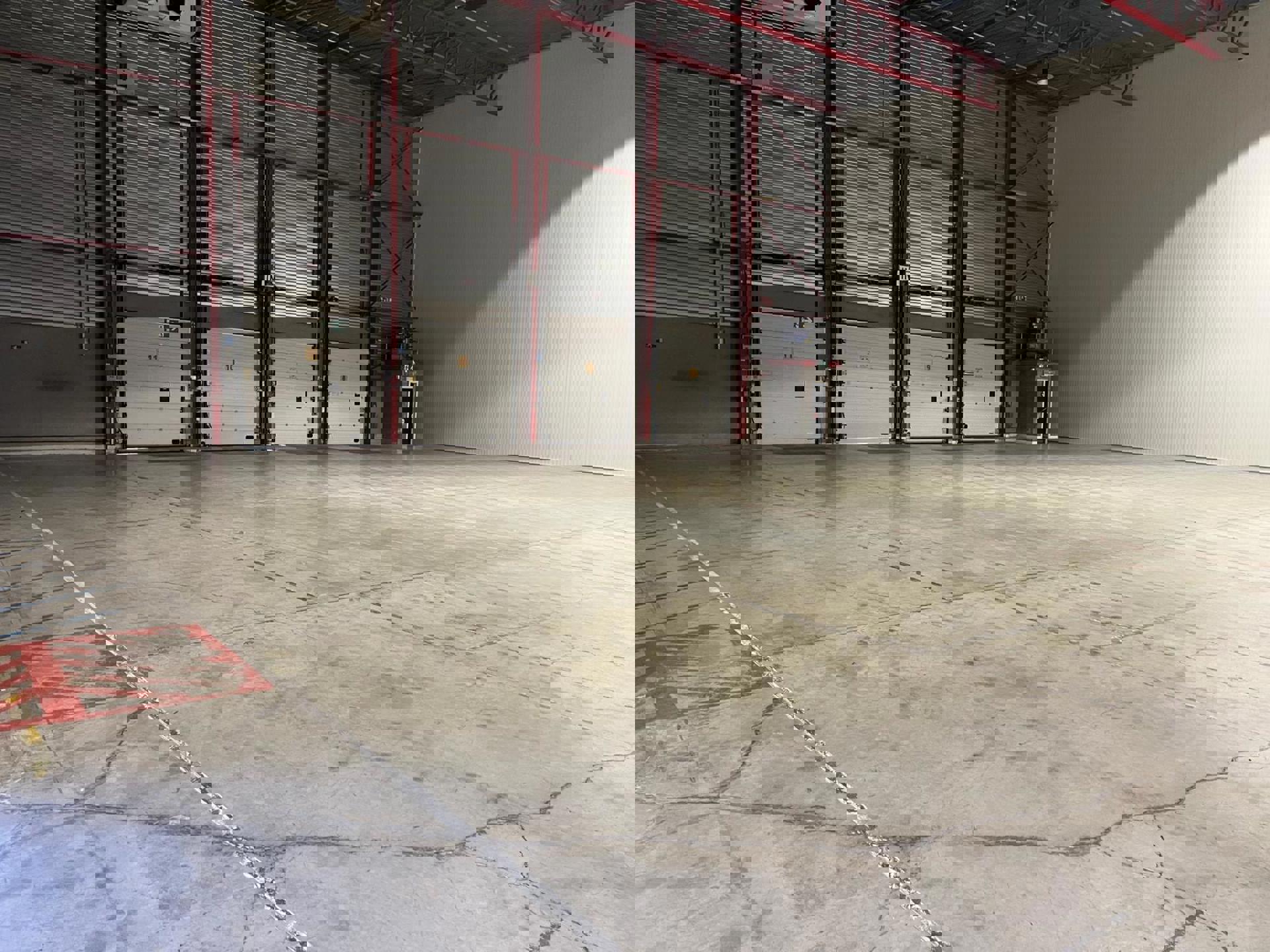 TE HUUR: logistiek magazijn van 4.604m² met kantoor - foto 5