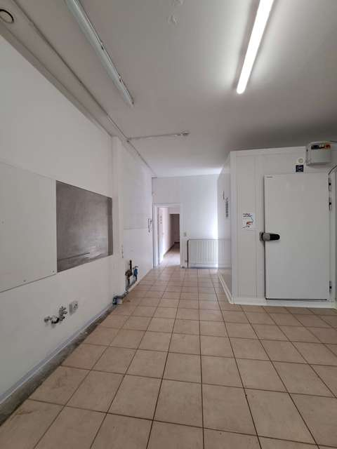 Instapklare Winkelruimte op commerciële ligging te huur in centrrum Brugge - foto 5