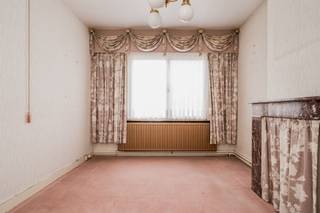 To renovate, spacious semi-detached house with lots of storage space! NewLine#The house is situated on a plot of 382 m2 with outbuilding and spacious...