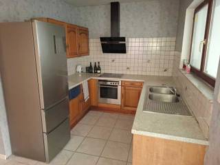 Hernieuwde en rustig gelegen woning op 9a 10ca bestaande uit: inkomhal, leefruimte met kachel, keuken, eetkamer, veranda, berging, badkamer...