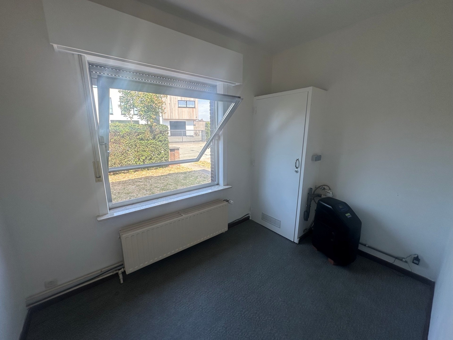 Ruime gezinswoning met 4 slaapkamers, garage en tuin - foto 4