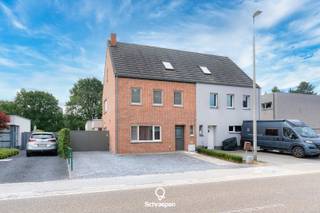We vinden deze instapklare én energiezuinige gezinswoning (216 m²) met 3 tot 4 slpks terug op ideale ligging te Zonhoven. Voor meer informatie ga naar: https://schraepenvastgoed.be/tekoop/?id=4371545&cgi=1000226