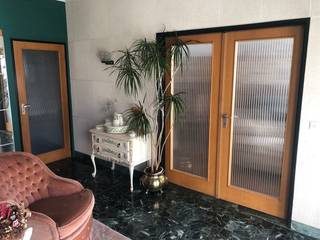 Deze eigentijdse woning in Vremde is een waardevol familieproperty dat zich onderscheidt door zijn ruime indeling en veelzijdig karakter. Het...