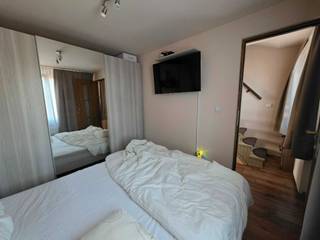 Huis te koop in rustige straat in Hamme.<br /><br />- 2 gevel huis te koop<br />- 3 slaapkamers<br />- 1 badkamer met toilet<br />- 1 apart toilet op 1ste verdieping<br />- keuken<br />- living<br />- grote tuin<br />- EPC: C<br />- Asbestattest in aanvraag<br /><br />Huis is nog bewoond dus beschikbaarheid te bespreken met eigenaar. <br /><br />Bij interesse in een bezoek dient vooraf een afspraak gemaakt te worden.<br />0470686760