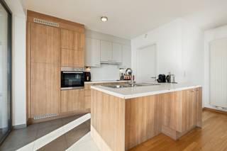 Te koop: stijlvol appartement in het centrum van Temse, met prachtig scheldezicht en op wandelafstand van openbaar vervoer en het treinstation.Dit...