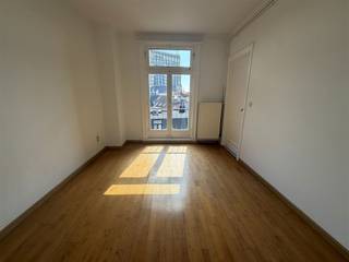 Charming and bright apartment in an excellent location in the heart of Antwerp!This move-in ready apartment on the fourth floor combines comfort with...
