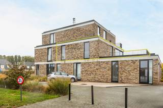 Dit recent gebouwde appartement van 79m2 + terras( 33,5 m²) is gelegen op de eerste verdieping van de residentie: STROPKEN te Massemen.Op een...