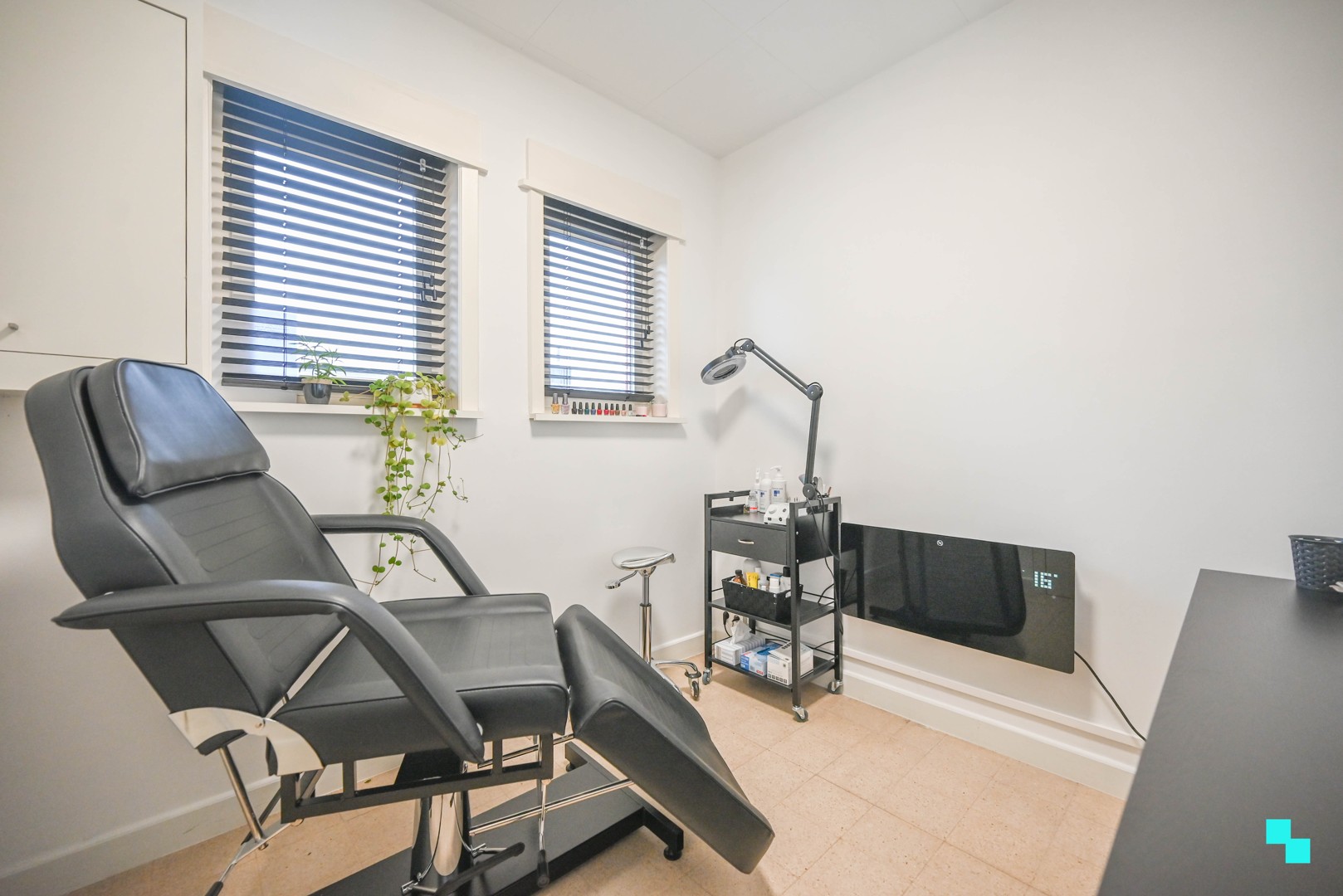 Ruime, gerenoveerde woning nabij centrum Oostrozebeke - photo 4