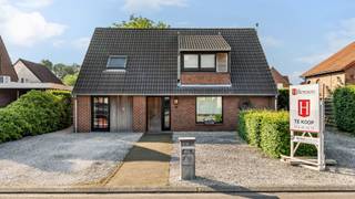 Deze prachtige woning is de ideale keuze voor wie op zoek is naar luxe, comfort en veelzijdigheid. Alle ruimtes baden in natuurlijk licht dankzij...