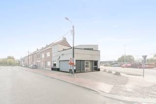 Te koop: halfopen handelspand in Grimbergen, strategisch gelegen nabij openbaar vervoer en belangrijke invalswegen.Dit handelspand, gebouwd tussen...