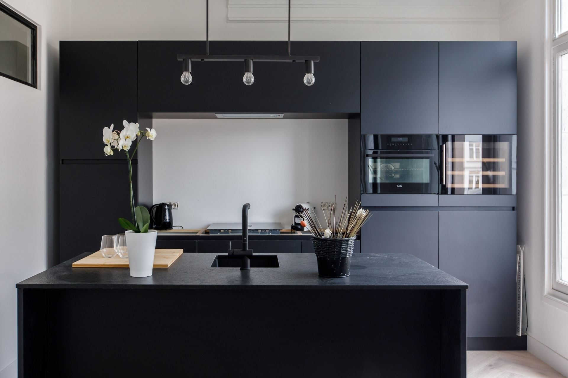 Stijlvol gerenoveerd appartement met authentieke elementen en balkons in de buurt Sint-Katelijne - foto 4