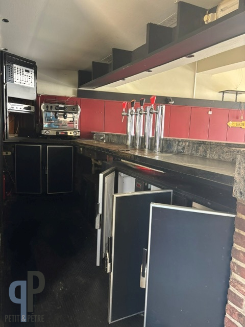 Café met bovenliggende woonst en inpandige garage op 602m² - photo 5