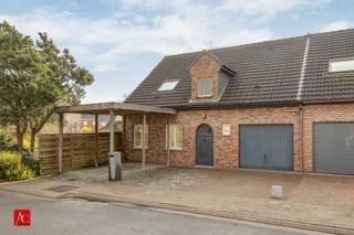 Ontdek deze charmante halfopen bebouwing gelegen in een rustige doodlopende straat in Hamme, waar comfort, privacy en gezelligheid mooi...