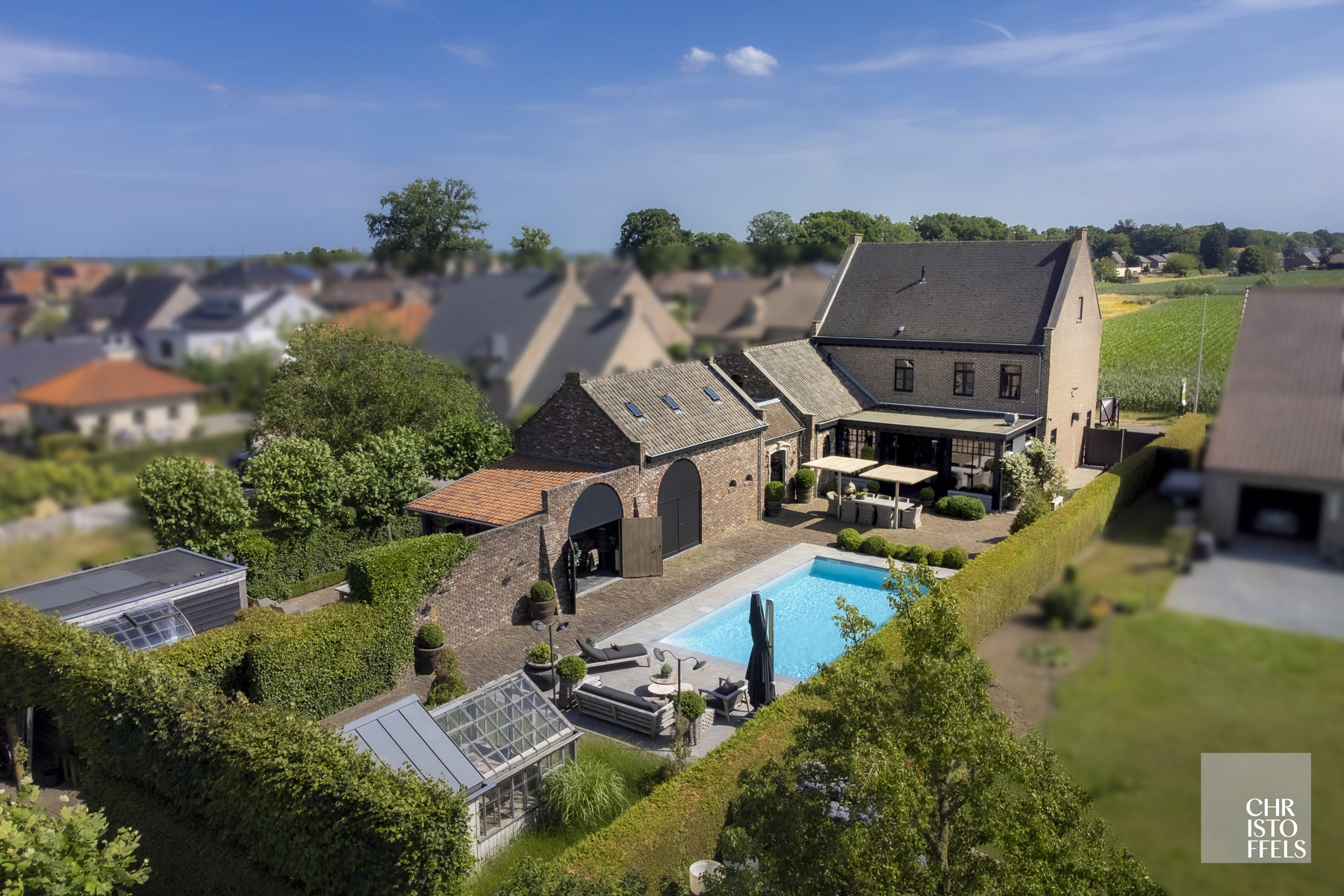 Stijlvolle herenvilla van 533 m² met zwembad, wintertuin en gastenverblijf nabij de Nederlandse grens! - foto 3