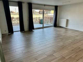 Appartement de 104m² au rez-de-chaussée avec entrée séparée avec  2 chambres. INDELING L'appartement, situé dans une petite résidence de 7...