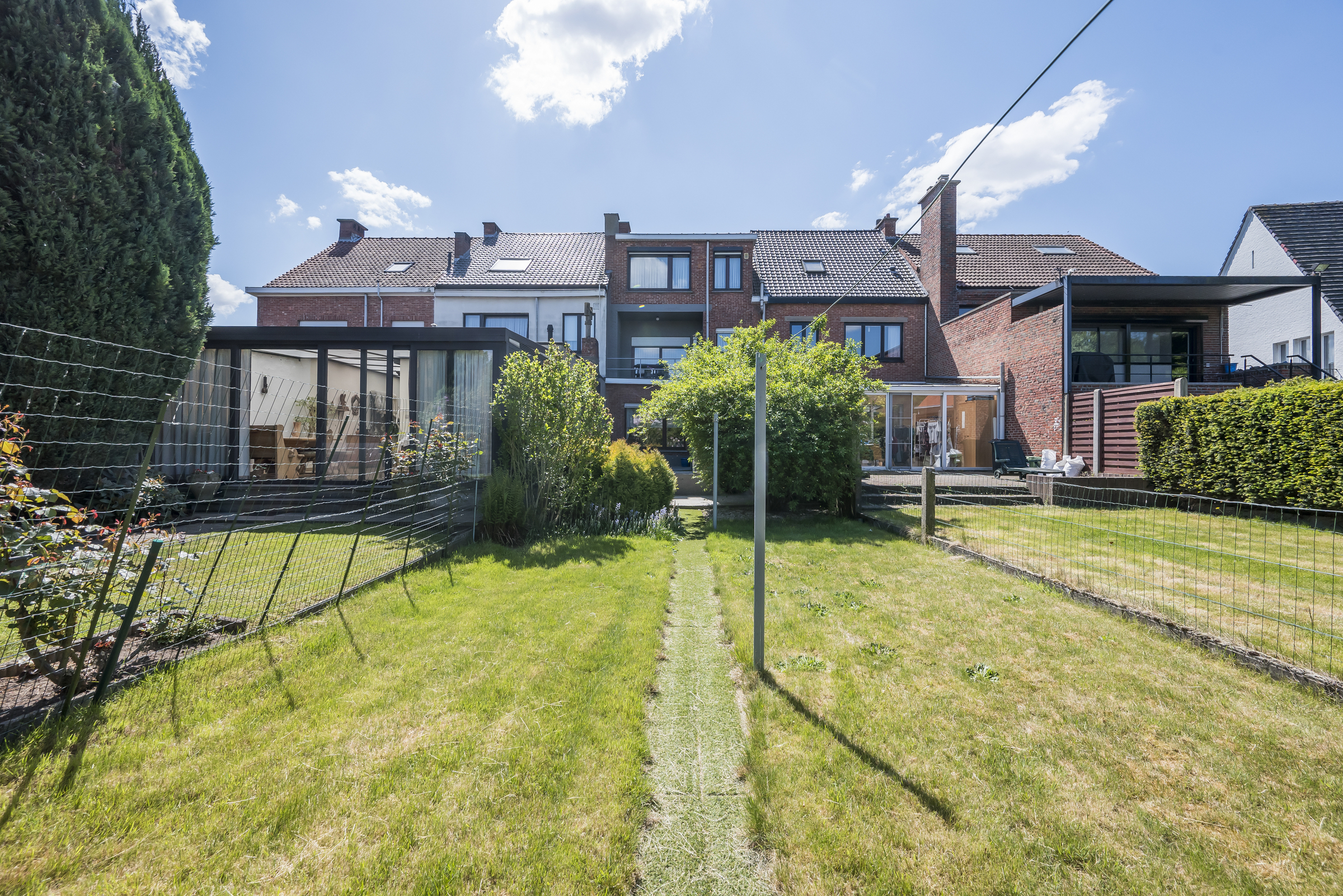 Woning met veel potentieel in groene omgeving, met garage! - foto 2