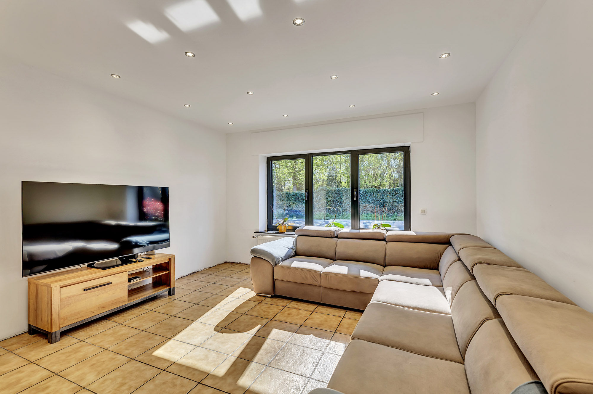 Goed onderhouden woning met garage - foto 3