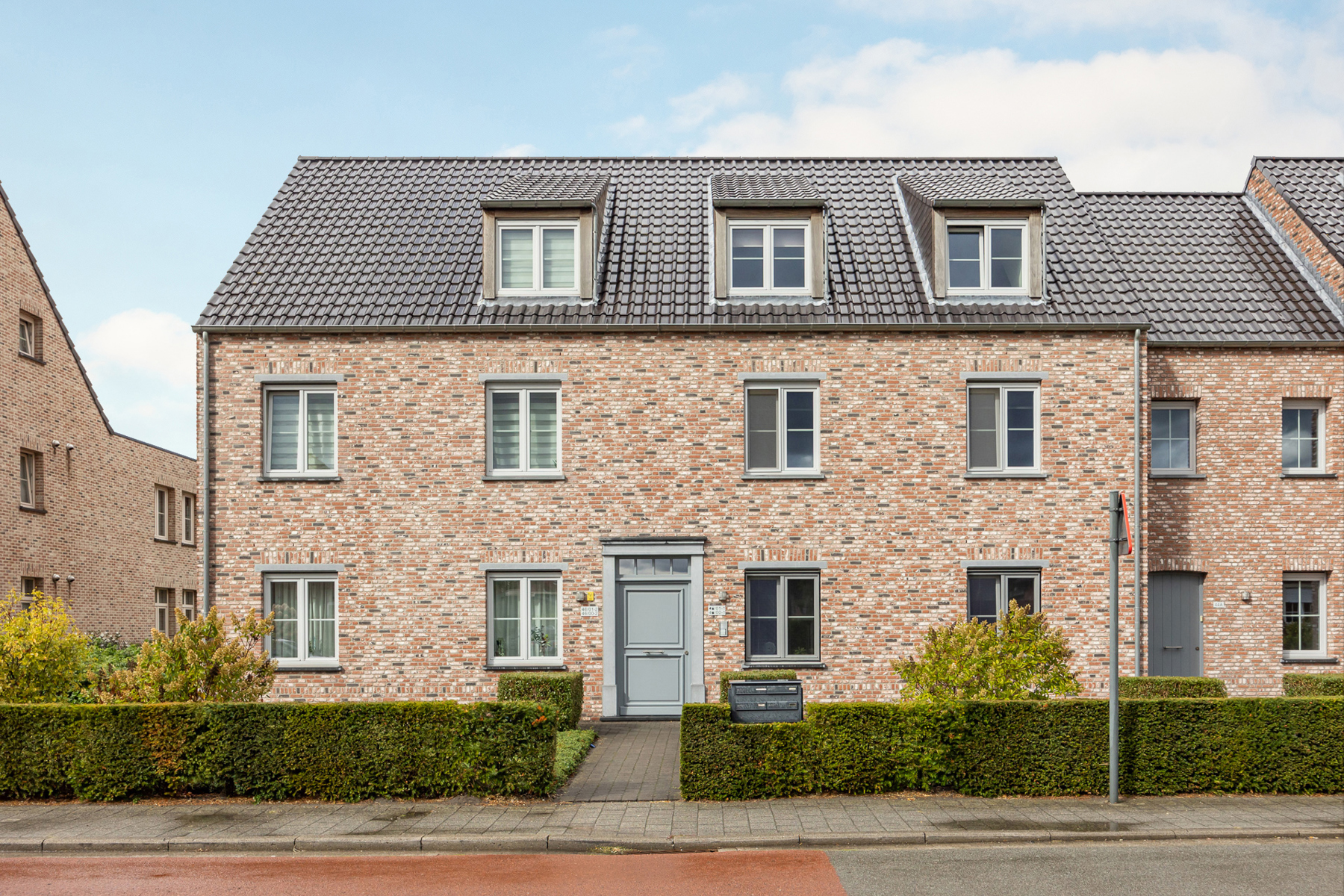 Ruim duplex-appartement (144m²) met 3 slaapkamers, 2 badkamers, 2 terrassen, zolderberging en autostaanplaats. - foto 1