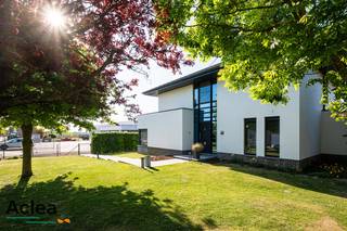 Op de Maagd van Gent in Watervliet, vinden we deze instapklare moderne villa op een royaal perceel van 1.383m² in een landelijke setting vlakbij...