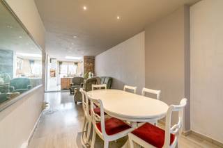 Een welgelegen en energiezuinige woning (EPC: C) met 2 slaapkamers en zuid georiënteerd terras/tuin.Gelegen nabij alle faciliteiten.Elektrische...