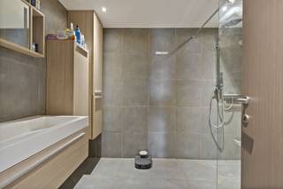 Welkom in dit schitterende appartement in het hart van Ronse! Deze woning met een bewoonbare oppervlakte van 88m², biedt een mix van comfort en...