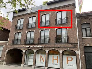 Midden in het centrum van Lanaken op Stationsstraat 55 is dit appartement te huur. Het appartement is gelegen in de rustige residentie...