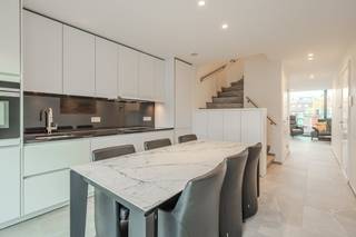 Bel appartement de deux chambres situé aux cinquième et sixième étages de la résidence Lectus à Nieuport, Franslaan 58, près de la rue commerçante...