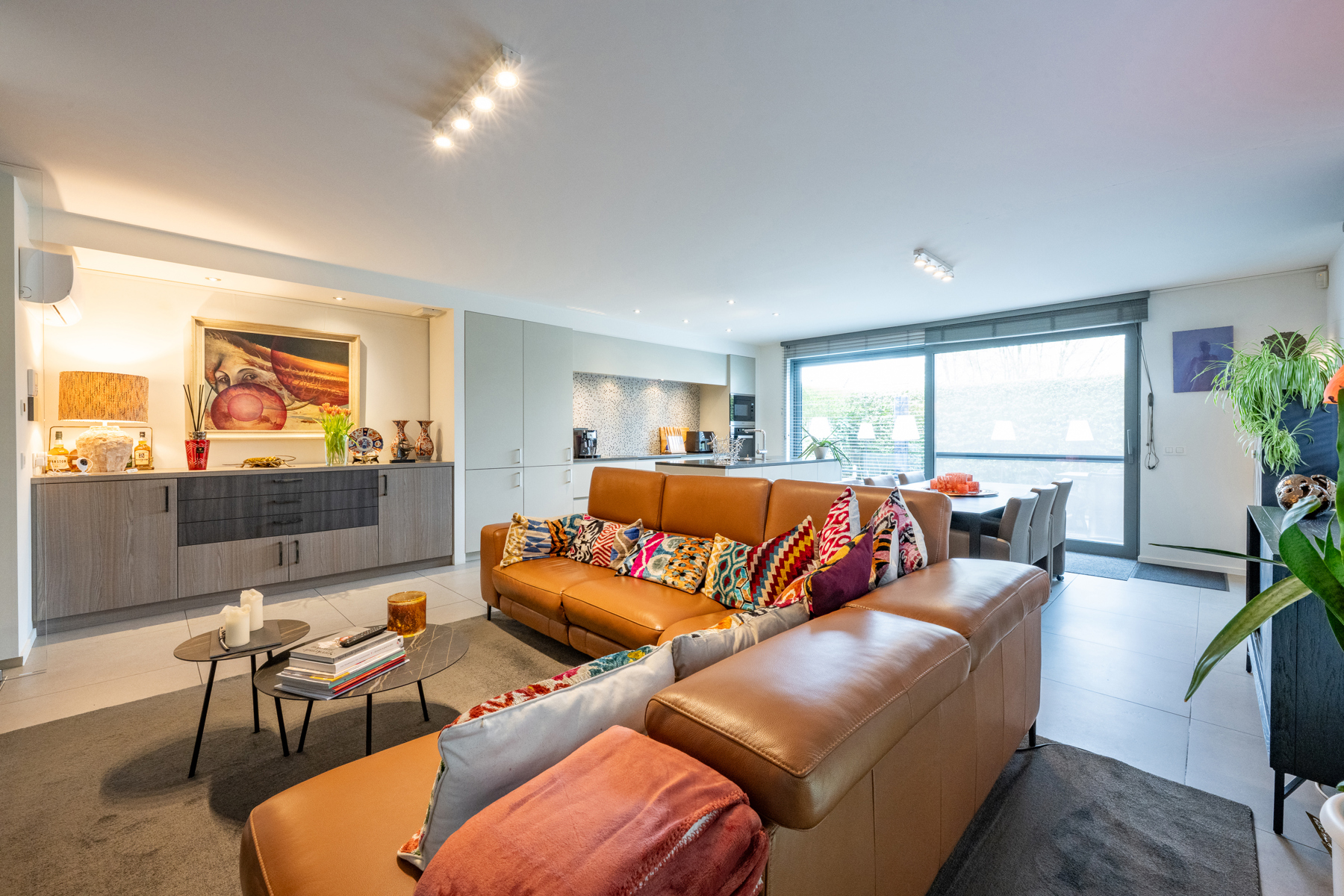  Uitzonderlijk duplex appartement met tuin en carport. - foto 4