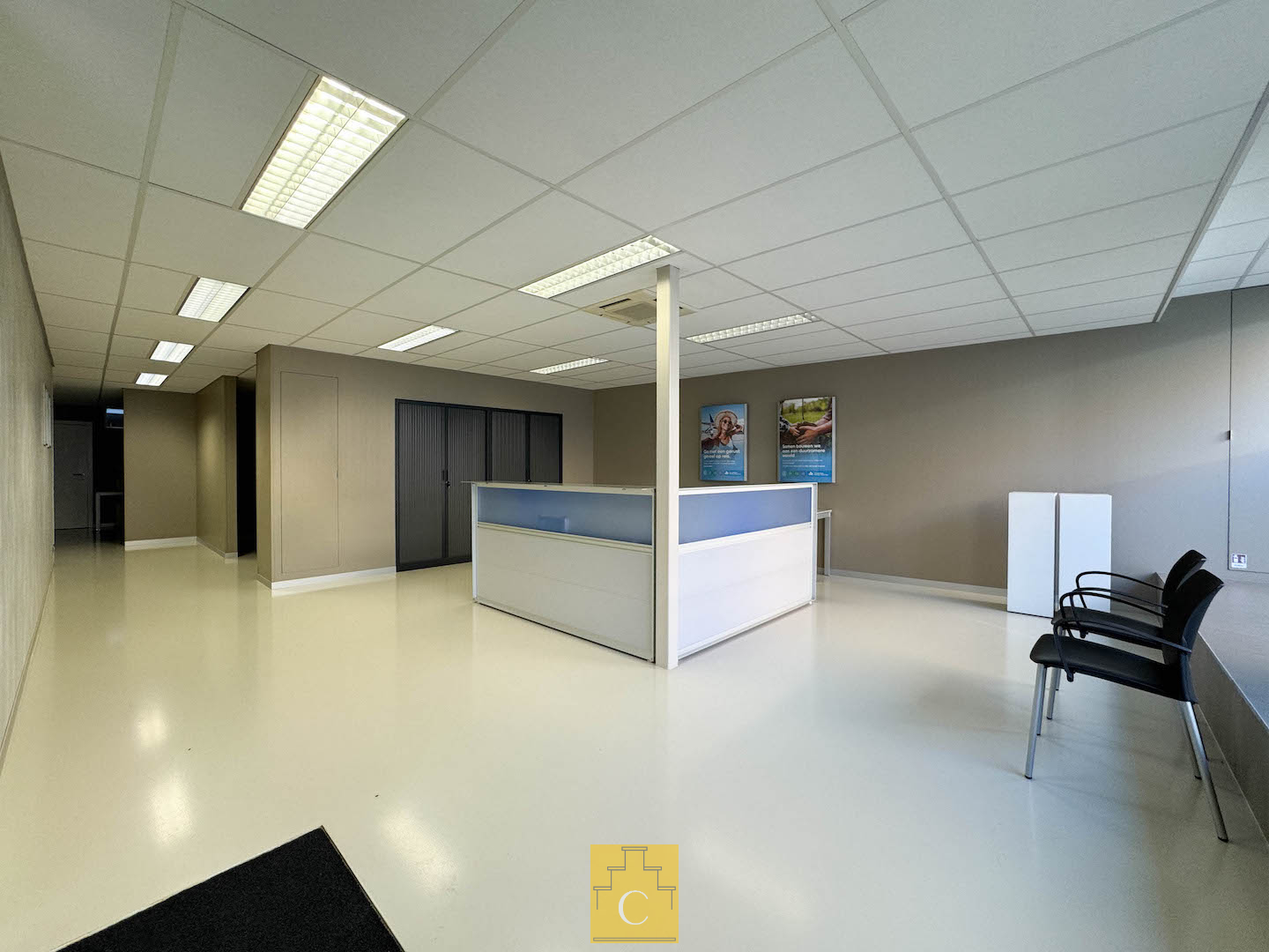 Ruim handelspand met duplexwoonst in het centrum van Loppem - photo 3