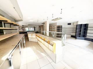 Op een uiterst commerciële en zichtbare ligging in het hart van Ninove bevindt zich dit veelzijdig handelsgebouw met verdiep, voorheen gekend...