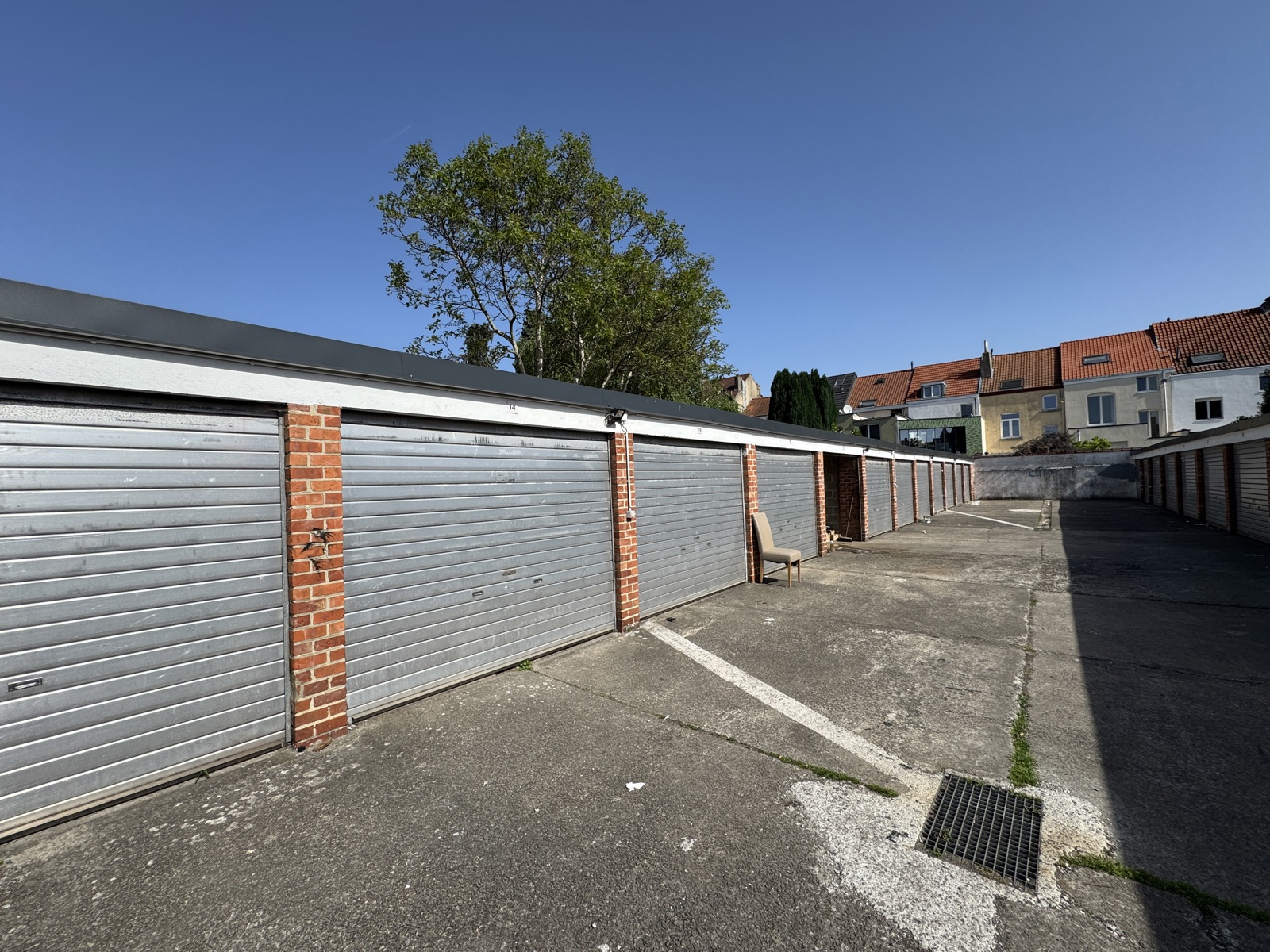 Geheel van 36 garages (vernieuwde poorten en dak) - foto 5