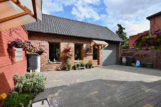 Ontdek deze verrassend ruime en karaktervolle woning op een prachtig perceel van maar liefst 20a85ca. Met een bewoonbare oppervlakte van ca. 285 m²...