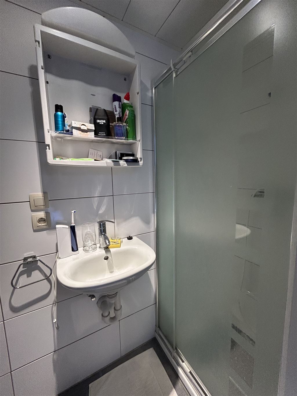 Rustige en lichtrijke studentenkamer op toplocatie - foto 4