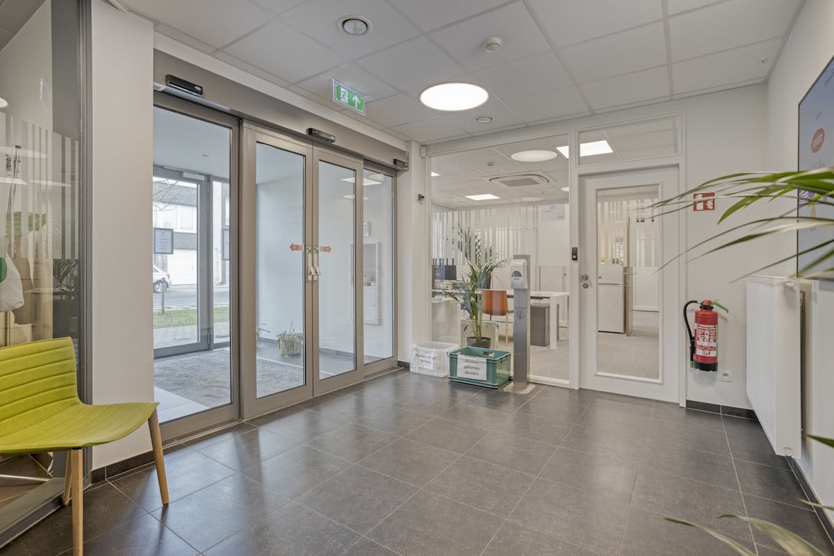 Kantoor van ca. 1.550m² met 80 parkings in Roeselare-centrum - foto 4