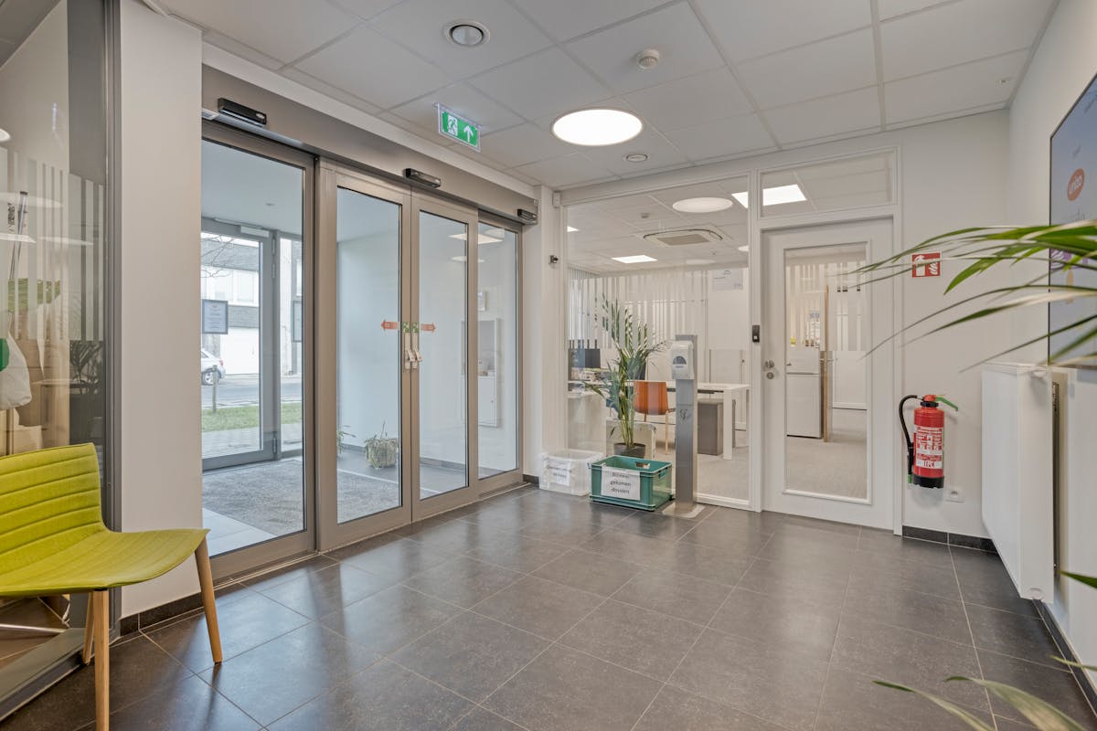 Kantoor van ca. 1.550m² met 80 parkings in Roeselare-centrum - foto 4
