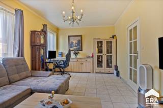 Bent u op zoek naar een appartement met potentieel en een goede ligging? Dit ruime appartement op de tweede verdieping van een kleinschalig...