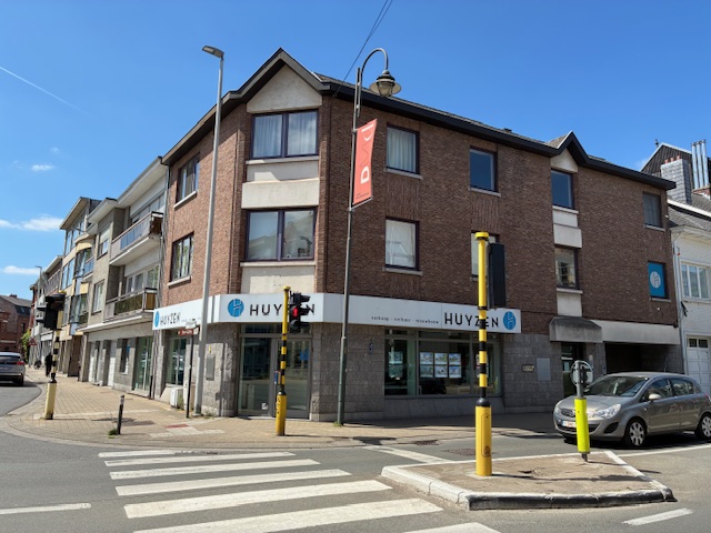 INSTAPKLAAR KANTOOR MET PARKING OP HOEKLOCATIE - foto 1